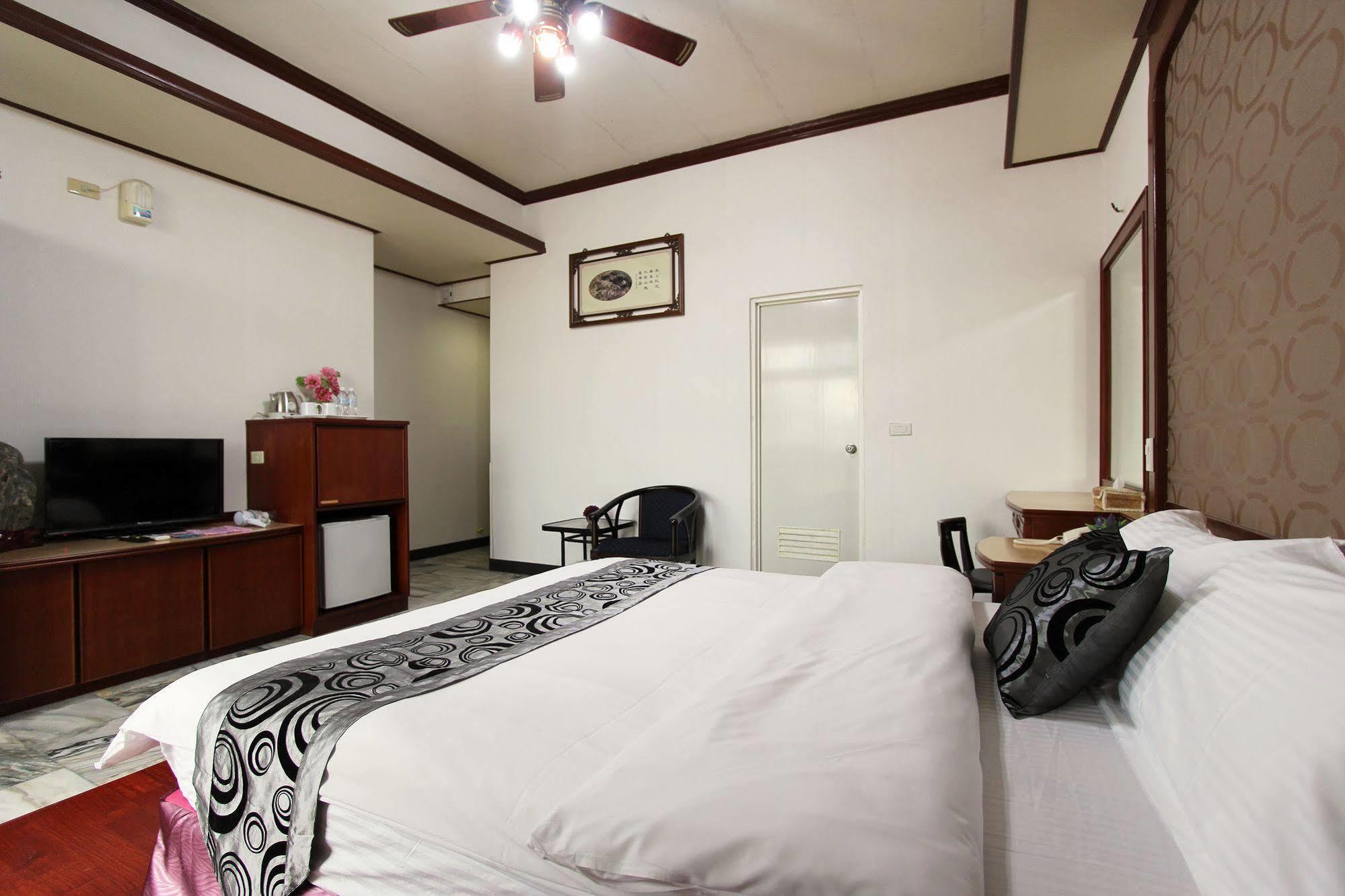 陶陶居商旅 Tautauchu Hotel Hualien Extérieur photo