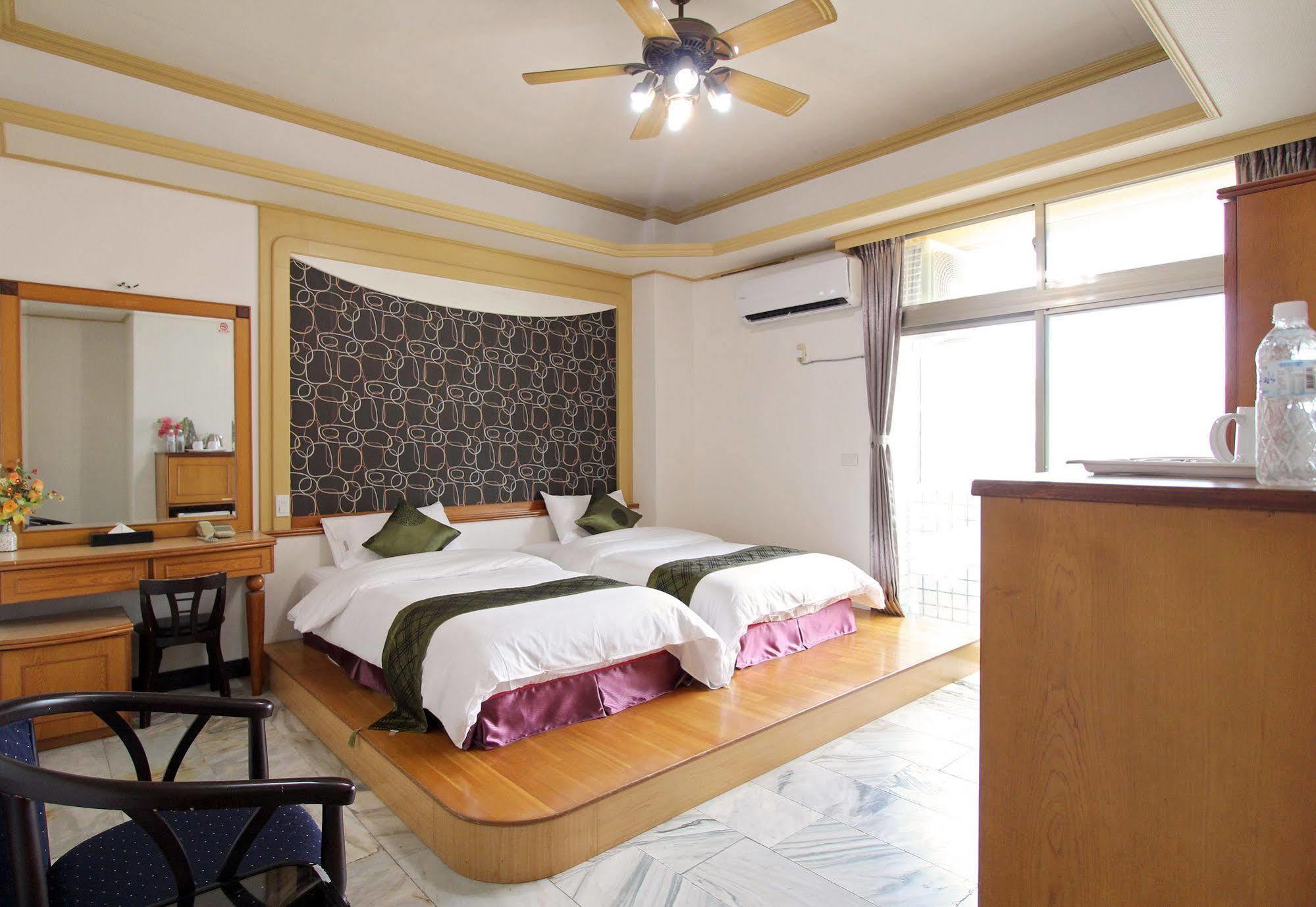 陶陶居商旅 Tautauchu Hotel Hualien Extérieur photo