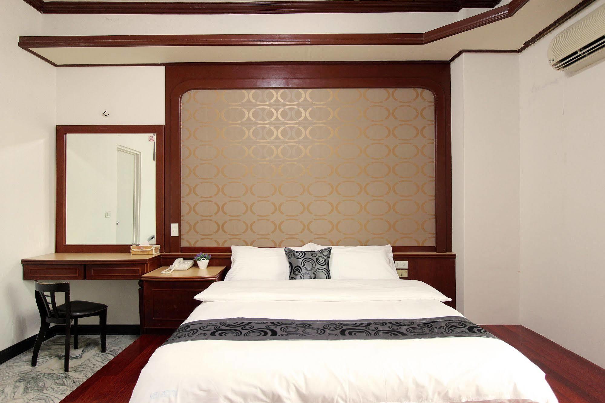 陶陶居商旅 Tautauchu Hotel Hualien Extérieur photo