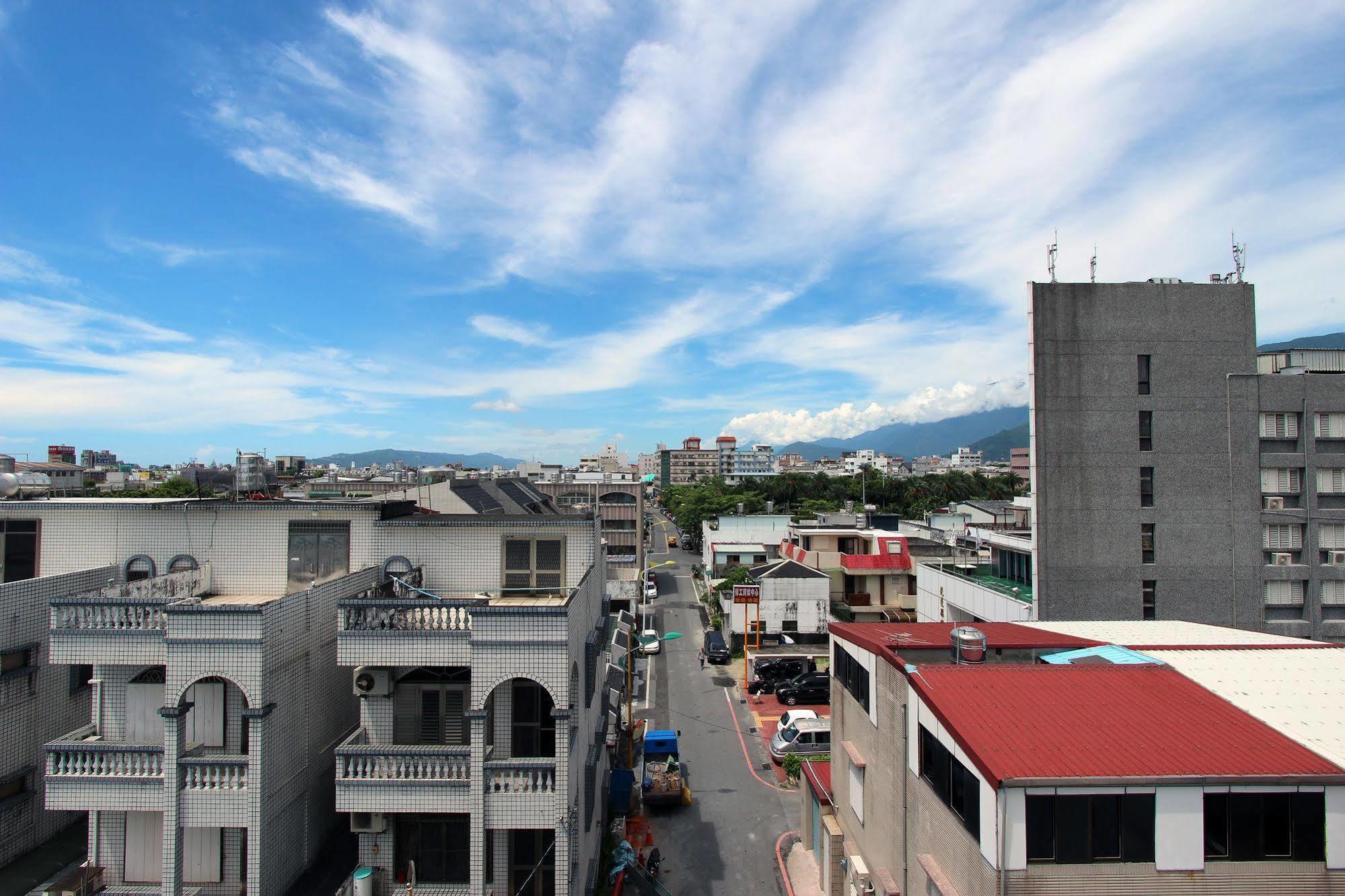 陶陶居商旅 Tautauchu Hotel Hualien Extérieur photo